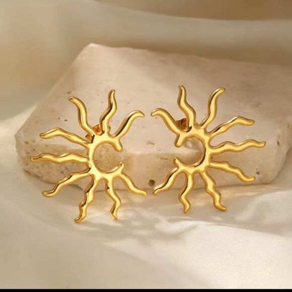 Gold Sunburst Sun Earrings Gold Plated | NWOT - Picture 3 of 8